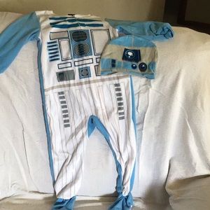 Star Wars Pajamas with hat.    #022